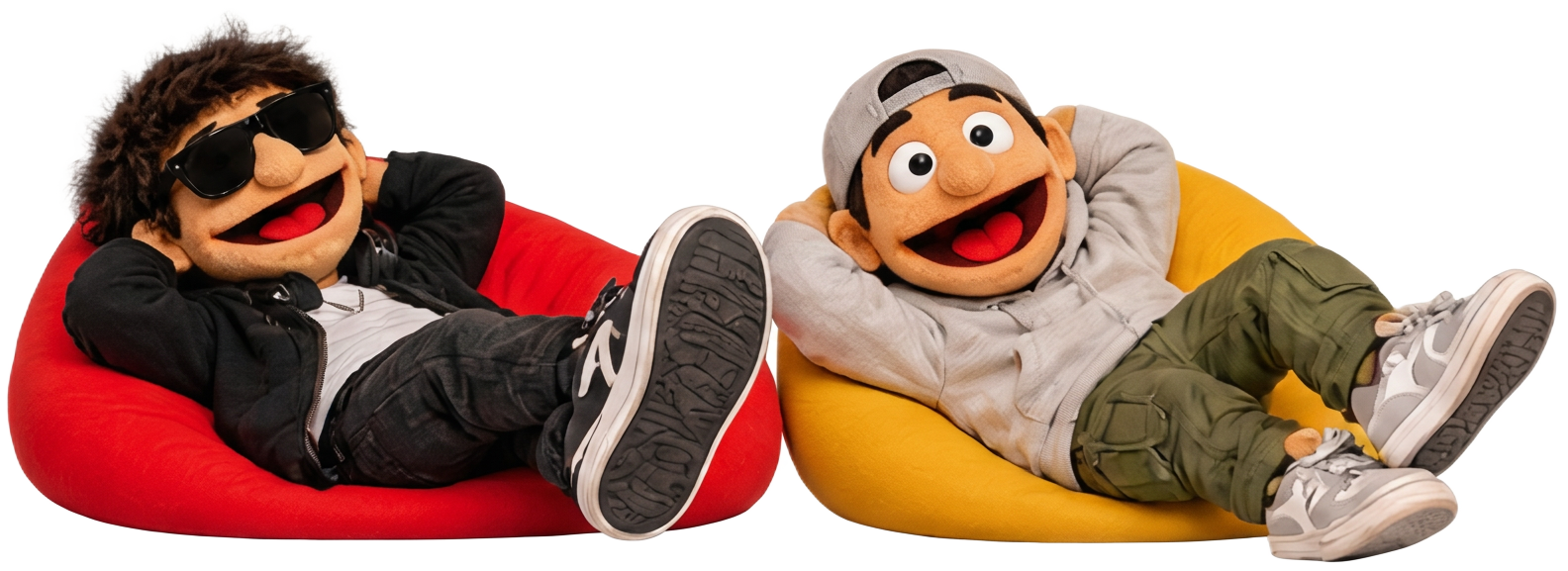 Tino y Tado descansando en puffs